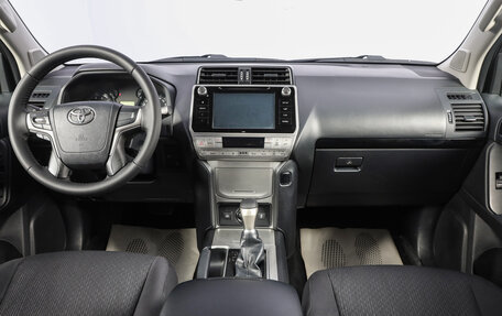 Toyota Land Cruiser Prado 150 рестайлинг 2, 2018 год, 4 649 000 рублей, 8 фотография