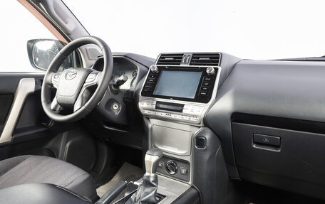 Toyota Land Cruiser Prado 150 рестайлинг 2, 2018 год, 4 649 000 рублей, 9 фотография