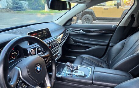 BMW 7 серия, 2017 год, 2 890 000 рублей, 10 фотография