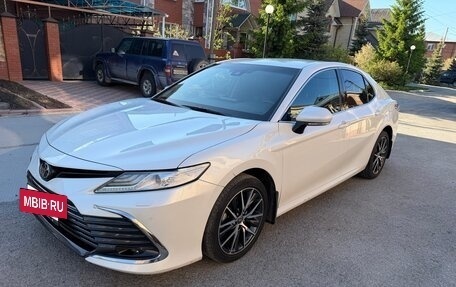 Toyota Camry, 2021 год, 3 290 000 рублей, 3 фотография