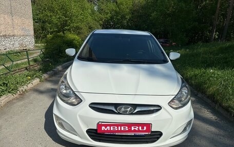 Hyundai Solaris II рестайлинг, 2011 год, 700 000 рублей, 3 фотография