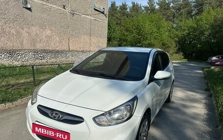 Hyundai Solaris II рестайлинг, 2011 год, 700 000 рублей, 7 фотография