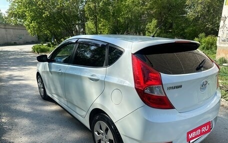 Hyundai Solaris II рестайлинг, 2011 год, 700 000 рублей, 6 фотография