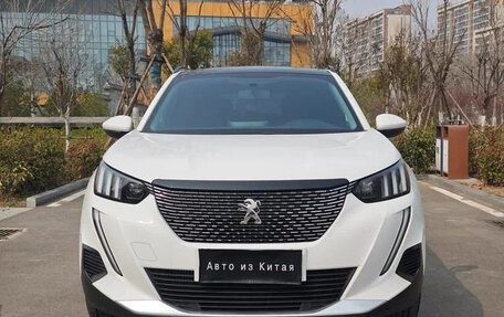 Peugeot 2008 II, 2022 год, 1 310 000 рублей, 2 фотография