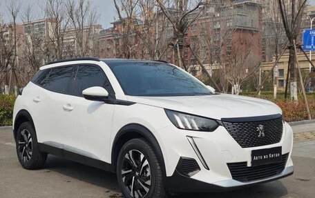 Peugeot 2008 II, 2022 год, 1 310 000 рублей, 3 фотография