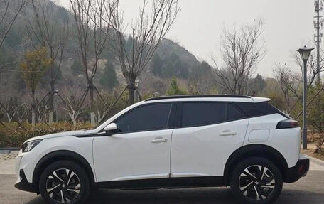 Peugeot 2008 II, 2022 год, 1 310 000 рублей, 7 фотография