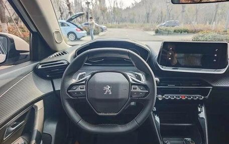 Peugeot 2008 II, 2022 год, 1 310 000 рублей, 10 фотография