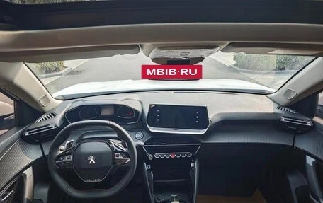 Peugeot 2008 II, 2022 год, 1 310 000 рублей, 9 фотография