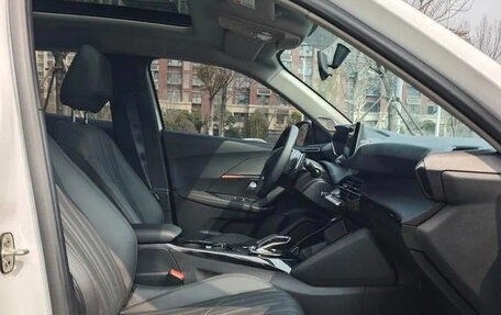 Peugeot 2008 II, 2022 год, 1 310 000 рублей, 23 фотография