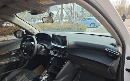 Peugeot 2008 II, 2022 год, 1 310 000 рублей, 24 фотография
