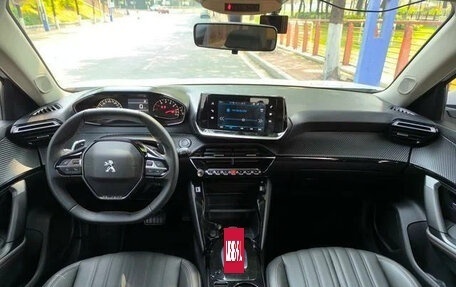 Peugeot 2008 II, 2022 год, 1 320 000 рублей, 13 фотография