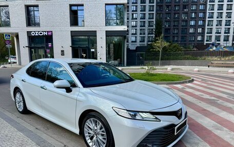Toyota Camry, 2021 год, 3 490 000 рублей, 1 фотография