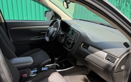 Mitsubishi Outlander III рестайлинг 3, 2017 год, 3 000 000 рублей, 8 фотография