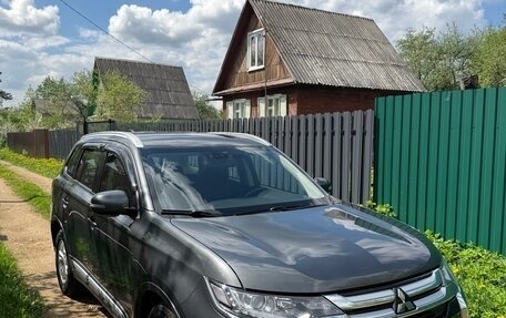Mitsubishi Outlander III рестайлинг 3, 2017 год, 3 000 000 рублей, 3 фотография