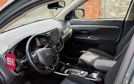 Mitsubishi Outlander III рестайлинг 3, 2017 год, 3 000 000 рублей, 9 фотография