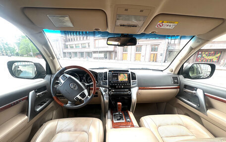 Toyota Land Cruiser 200, 2013 год, 4 990 000 рублей, 3 фотография