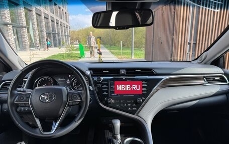 Toyota Camry, 2021 год, 3 490 000 рублей, 5 фотография