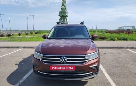 Volkswagen Tiguan II, 2021 год, 2 749 000 рублей, 2 фотография