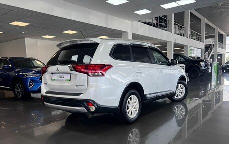 Mitsubishi Outlander III рестайлинг 3, 2015 год, 1 695 000 рублей, 2 фотография