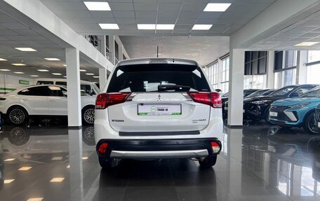 Mitsubishi Outlander III рестайлинг 3, 2015 год, 1 695 000 рублей, 4 фотография