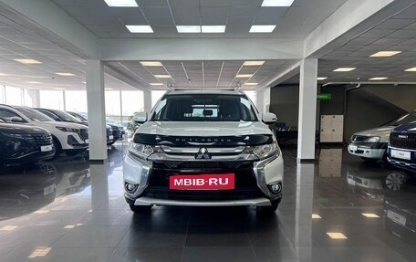 Mitsubishi Outlander III рестайлинг 3, 2015 год, 1 695 000 рублей, 3 фотография