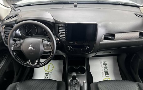 Mitsubishi Outlander III рестайлинг 3, 2015 год, 1 695 000 рублей, 11 фотография