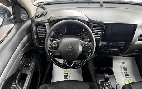 Mitsubishi Outlander III рестайлинг 3, 2015 год, 1 695 000 рублей, 12 фотография