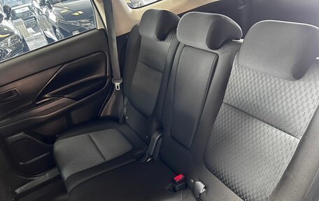 Mitsubishi Outlander III рестайлинг 3, 2015 год, 1 695 000 рублей, 13 фотография