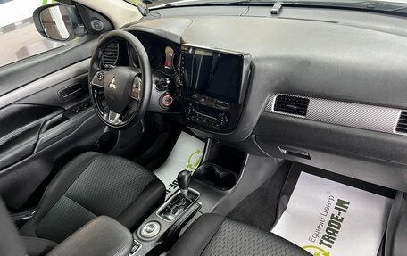 Mitsubishi Outlander III рестайлинг 3, 2015 год, 1 695 000 рублей, 14 фотография
