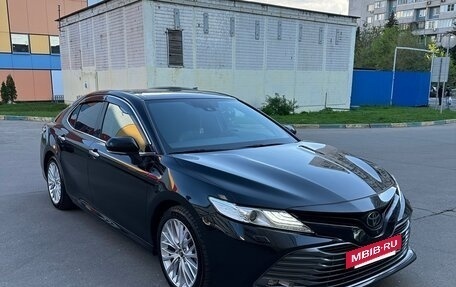 Toyota Camry, 2019 год, 3 330 000 рублей, 2 фотография