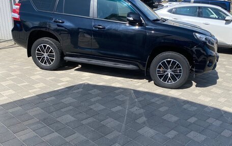 Toyota Land Cruiser Prado 150 рестайлинг 2, 2014 год, 3 500 000 рублей, 3 фотография