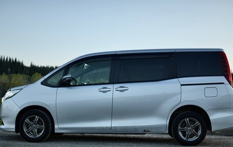 Toyota Noah III, 2016 год, 2 100 000 рублей, 4 фотография