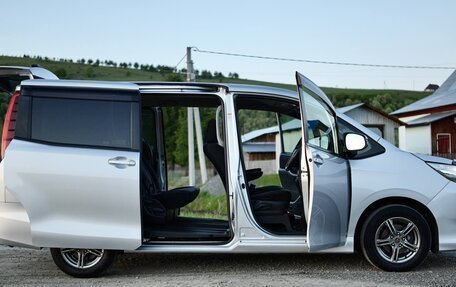 Toyota Noah III, 2016 год, 2 100 000 рублей, 6 фотография