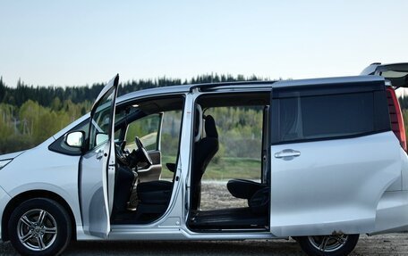 Toyota Noah III, 2016 год, 2 100 000 рублей, 7 фотография