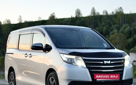 Toyota Noah III, 2016 год, 2 100 000 рублей, 2 фотография