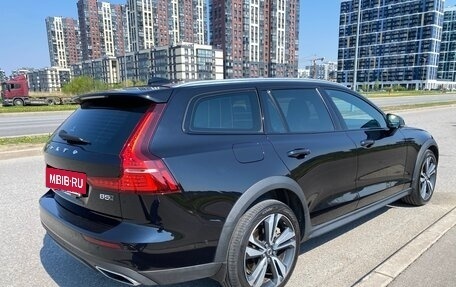 Volvo V60 Cross Country II, 2021 год, 4 700 000 рублей, 8 фотография