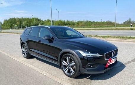 Volvo V60 Cross Country II, 2021 год, 4 700 000 рублей, 7 фотография