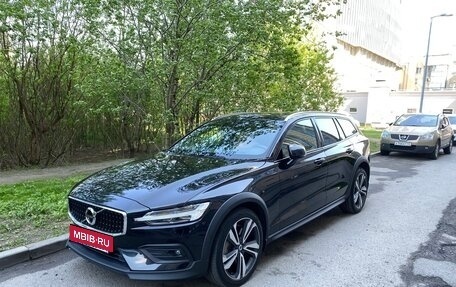 Volvo V60 Cross Country II, 2021 год, 4 700 000 рублей, 2 фотография