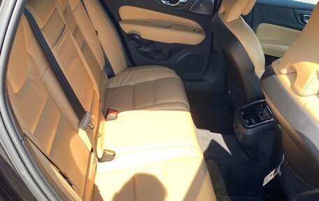 Volvo V60 Cross Country II, 2021 год, 4 700 000 рублей, 25 фотография