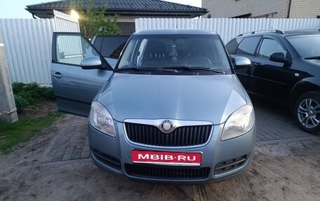 Skoda Fabia II, 2009 год, 400 000 рублей, 1 фотография