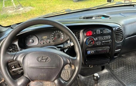 Hyundai H-1 II рестайлинг, 2005 год, 550 000 рублей, 3 фотография