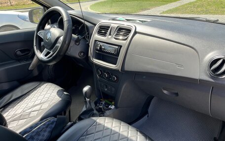 Renault Logan II, 2022 год, 1 210 000 рублей, 2 фотография