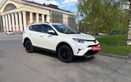 Toyota RAV4, 2017 год, 3 590 000 рублей, 2 фотография