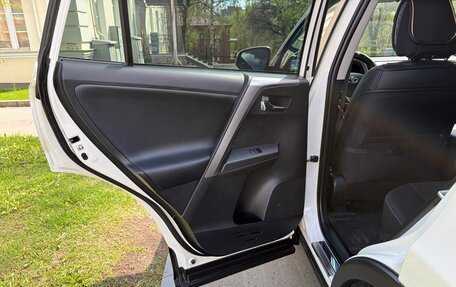 Toyota RAV4, 2017 год, 3 590 000 рублей, 10 фотография