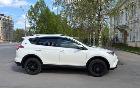 Toyota RAV4, 2017 год, 3 590 000 рублей, 3 фотография