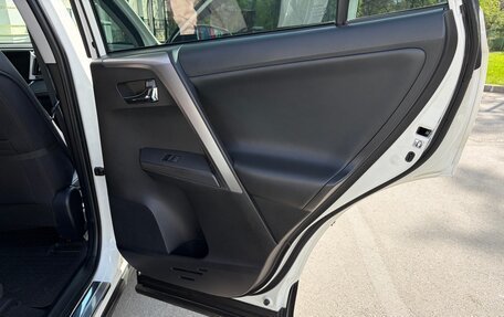 Toyota RAV4, 2017 год, 3 590 000 рублей, 12 фотография