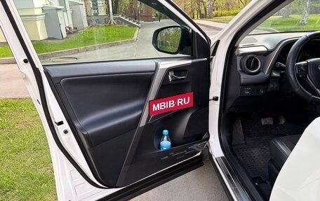 Toyota RAV4, 2017 год, 3 590 000 рублей, 9 фотография