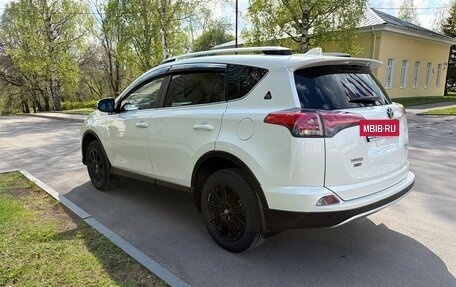 Toyota RAV4, 2017 год, 3 590 000 рублей, 6 фотография