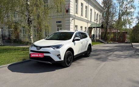 Toyota RAV4, 2017 год, 3 590 000 рублей, 8 фотография