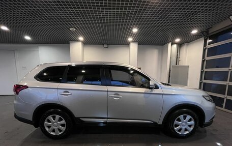 Mitsubishi Outlander III рестайлинг 3, 2021 год, 2 420 000 рублей, 2 фотография
